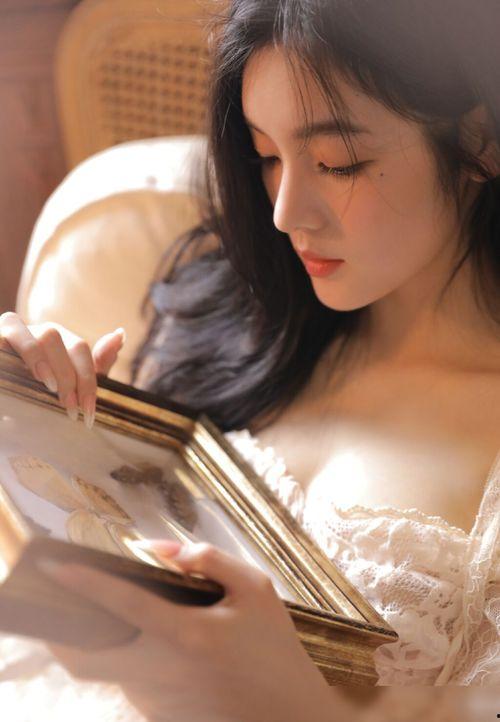 极品美女写真视频,视觉盛宴，一睹芳华