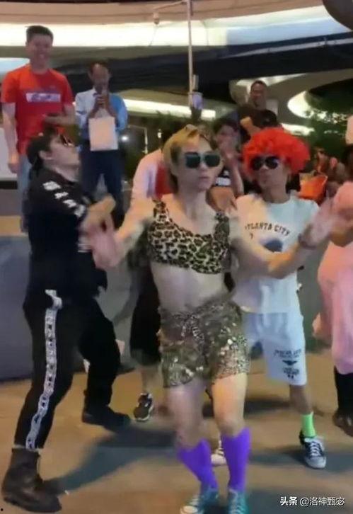 尬舞视频,揭秘热门尬舞视频背后的搞笑魅力