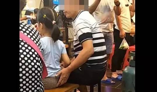 打小孩屁股视频,家长打小孩屁股引发社会热议