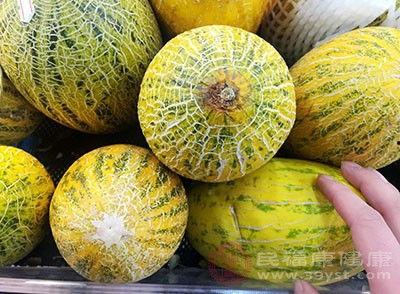 哈密瓜吃后嘴唇黑紫色,揭秘吃后嘴唇变紫的神秘现象