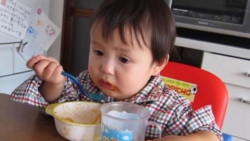 宝宝吃饭视频,宝宝快乐用餐瞬间回顾