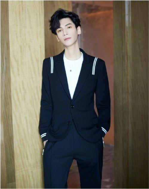 吃瓜爆料赵丽颖王中军,娱乐圈的瓜田奇遇